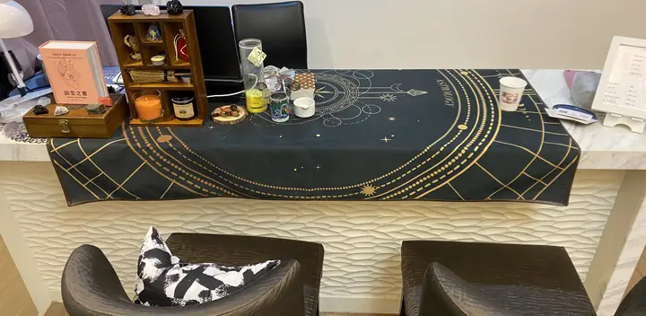 工作室的解盤桌